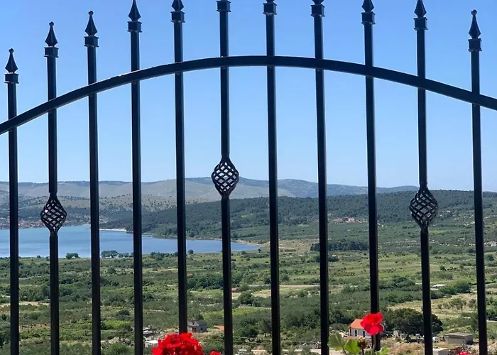 Vranac Sibenik דירה *